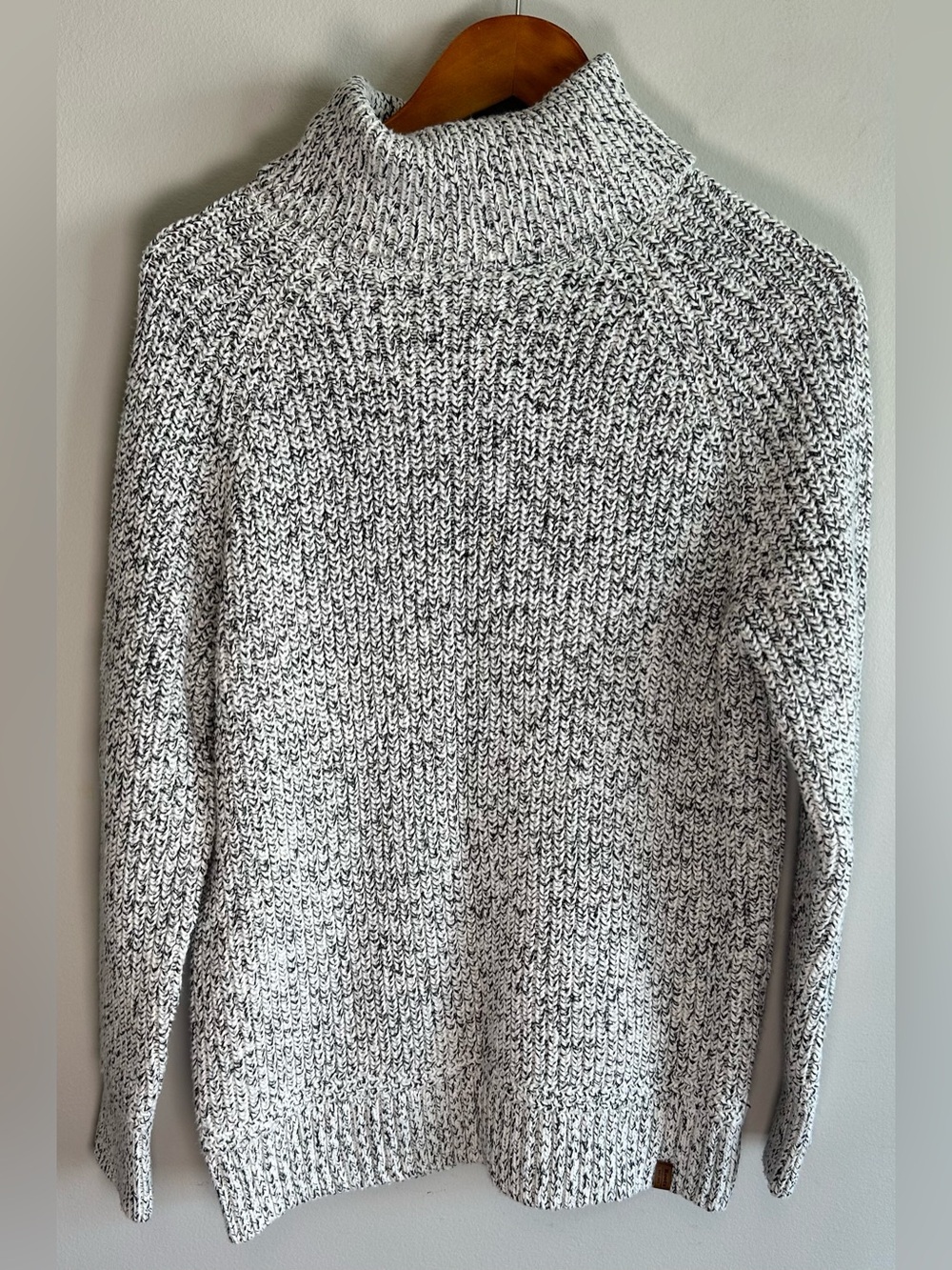 Roots Marled Knit Turtleneck Chunky Knit Sweater Women’s L Black White Cozy